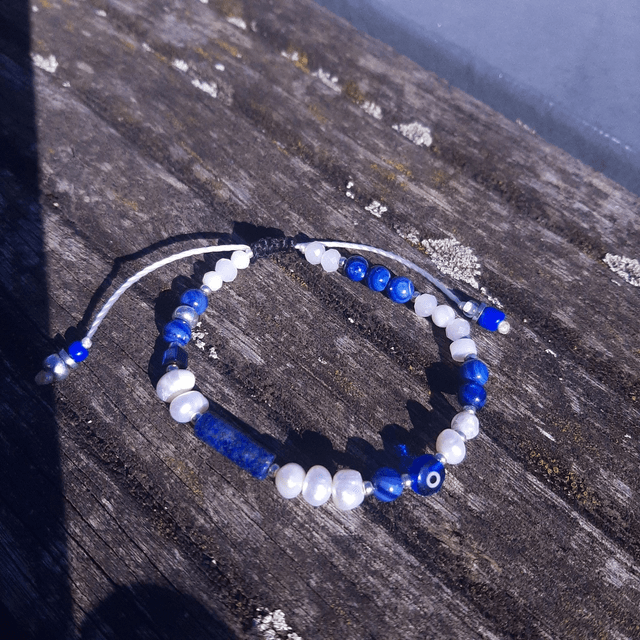 Bracelet Femme Bleu-Blanc en Lapis Lazuli, Mauvais Œil , perles de culture, nacre sur nœud coulissant
