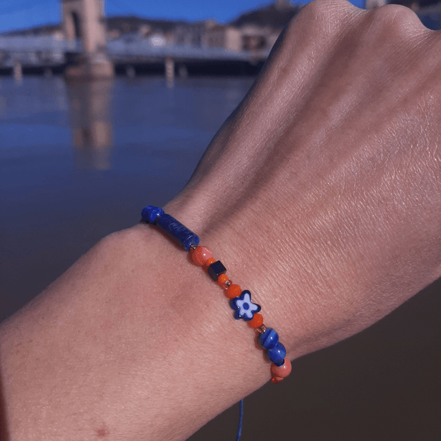Bracelet Femme Saumon-Bleu Intense en Lapis Lazuli, nacre bleu, saumon intense sur nœud coulissant