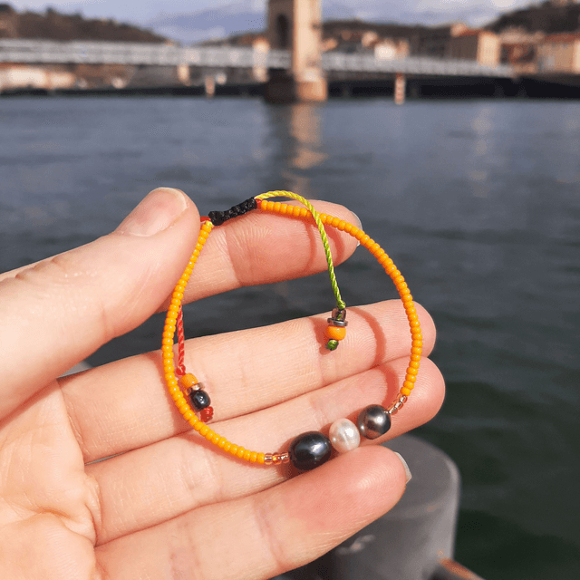Bracelet Femme Orange Intense-Doré-Gri irisant en perles de culture, perles Miyuki, Toho sur nœud coulissant