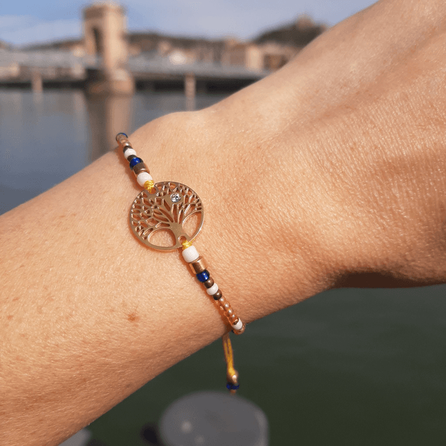 Superbe Bracelet Femme Arbre de Vie Doré en acier inoxydable orné d'une mini pierre Swarovski, sur nœud coulissant  