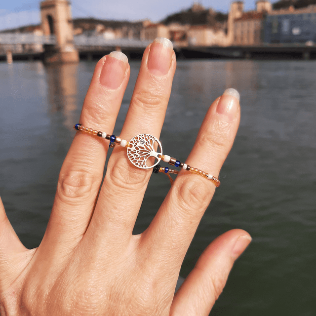 Superbe Bracelet Femme Arbre de Vie Doré en acier inoxydable orné d&#039;une mini pierre Swarovski, sur nœud coulissant  